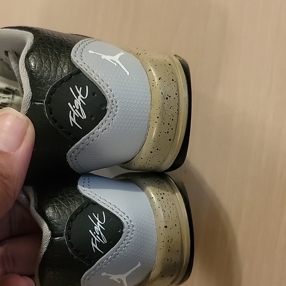 Air Jordan Flight Sneakers -Kids EUC - Picture 3 of 5
